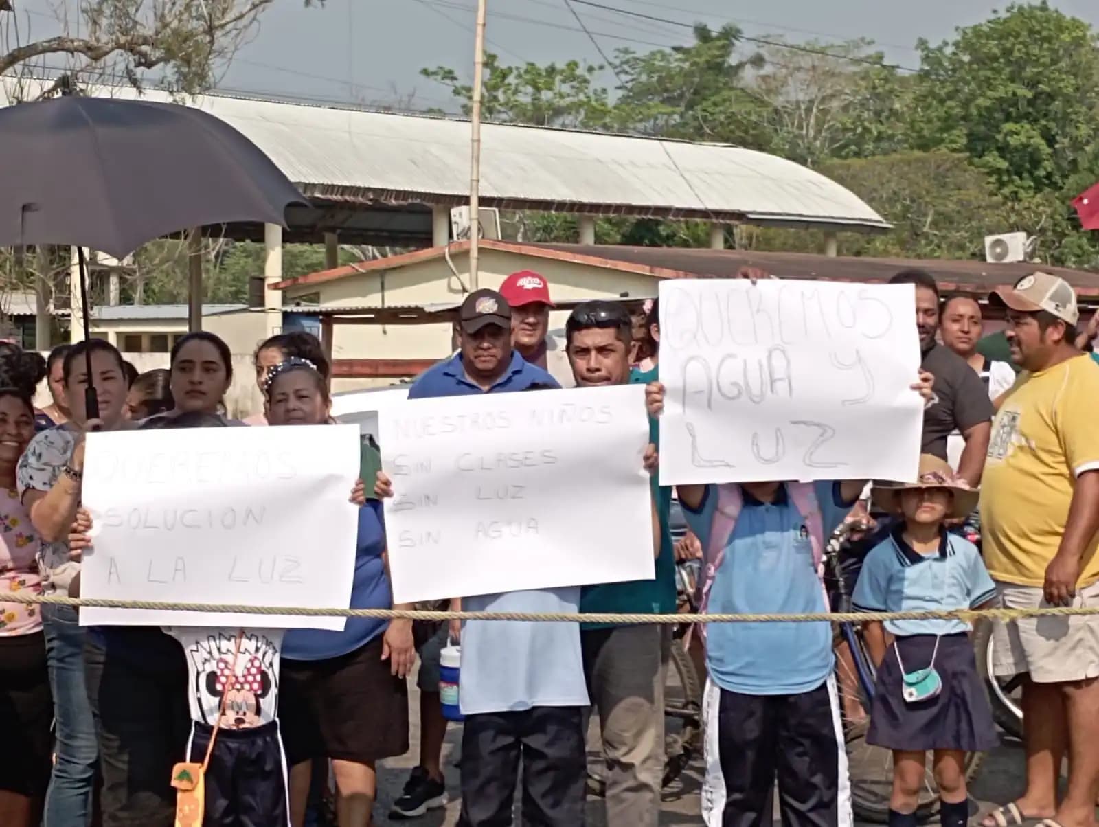 Sin agua y sin luz desde hace dos semanas  