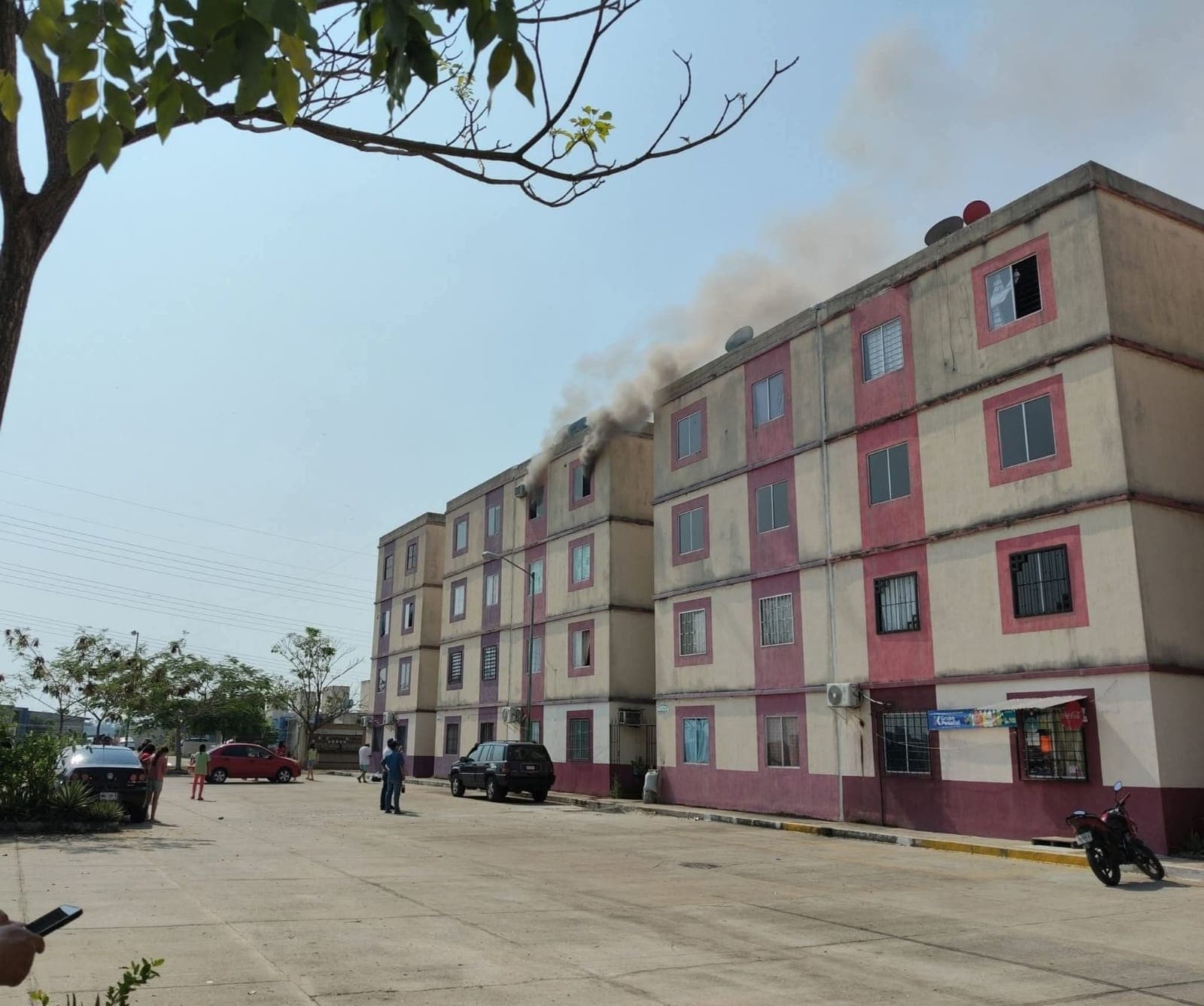 Se quema departamento en Villa El Cielo y termina en pérdida total