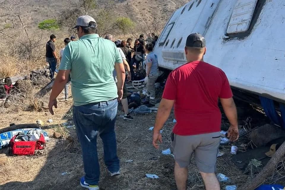 Tragedia carretera deja 11 muertos en Nayarit 