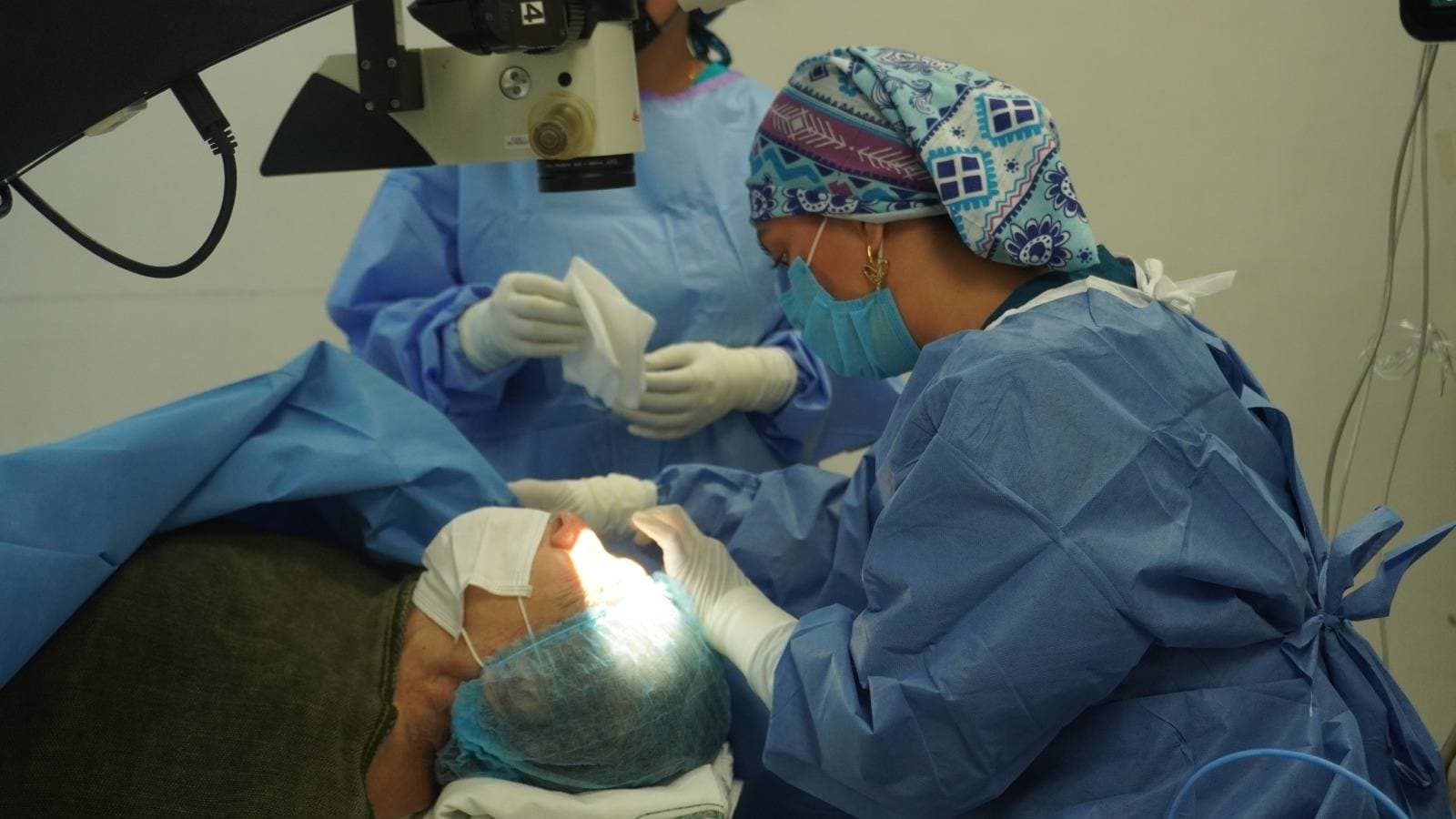 Beneficia IMSS QRoo a más de mil familias en cirugía de cataratas