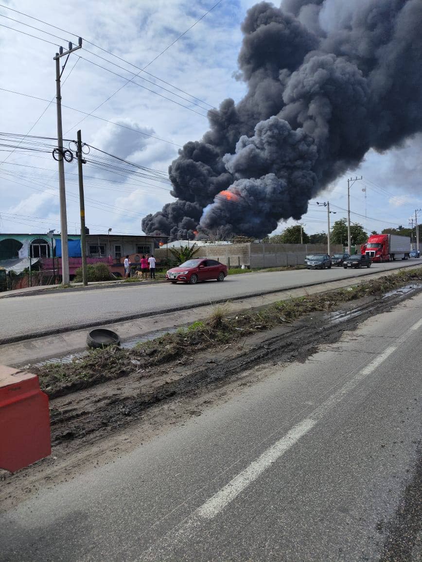 Pánico en R/a González tras fuerte explosión de Huachicol