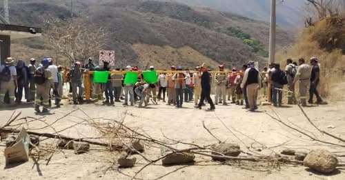 Trabajadores paralizan obra en presa Chicoasén II