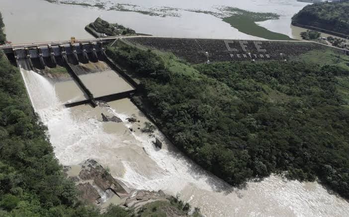 Sube desfogue de Peñitas y ya hay zonas de Nacajuca anegadas 