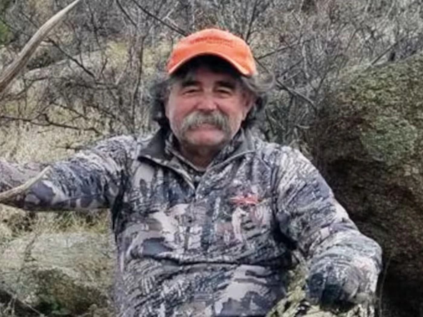 Cazador millonario muere aplastado por elefantes 