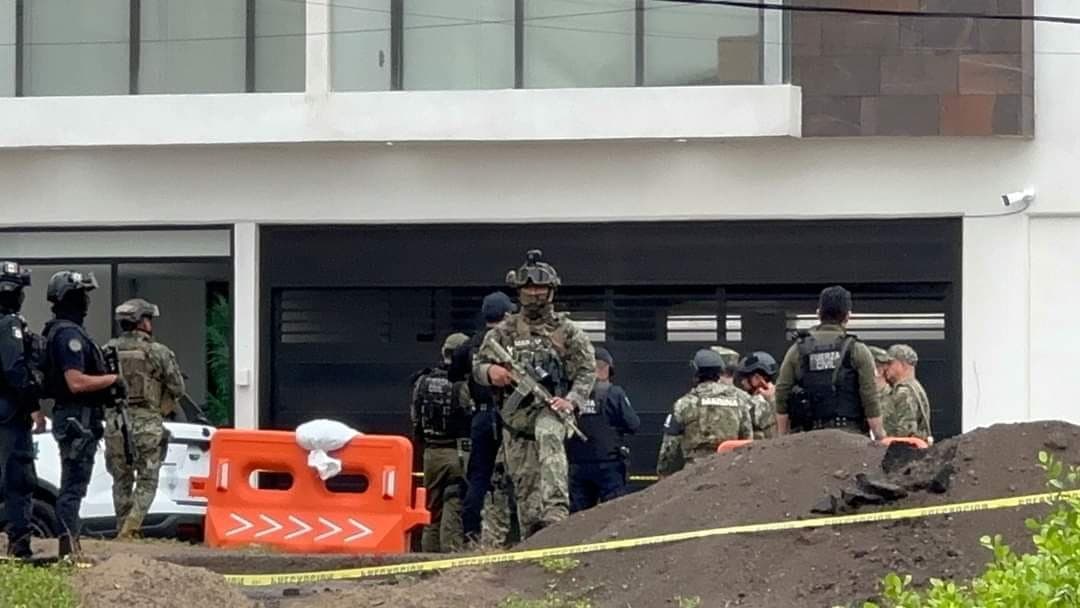 Decomisan arsenal en Boca del Rio 