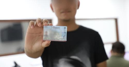 Autorizan licencia de conducir para menores de edad 