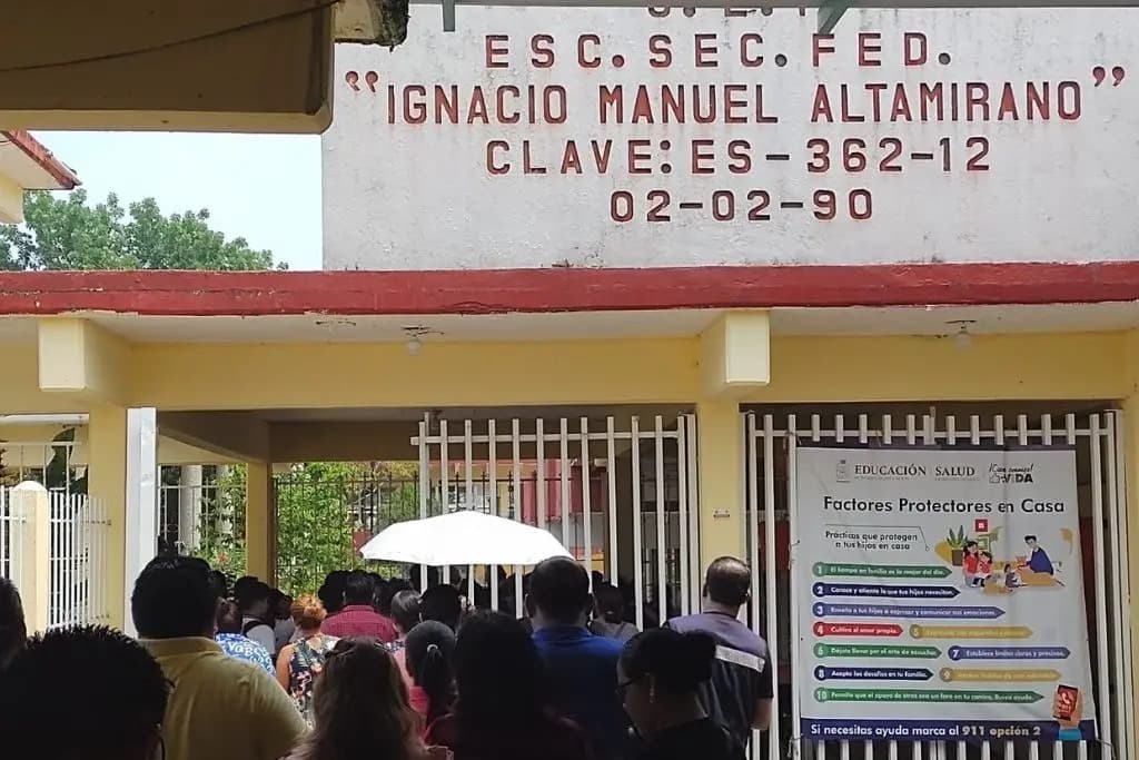 Más de mil alumnos sin clases desde hace una semana 