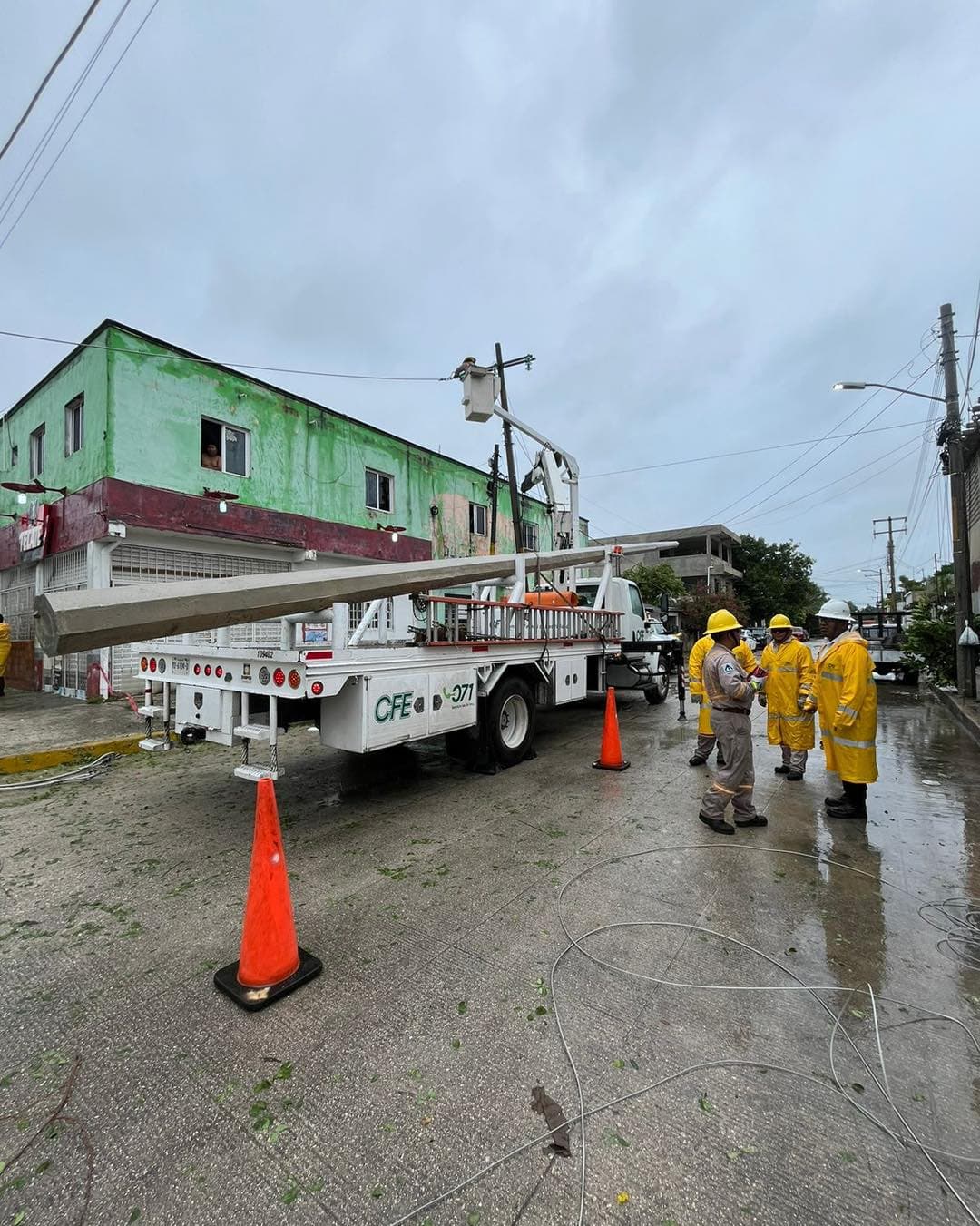 CFE restablece suministro eléctrico tras paso de Huracán