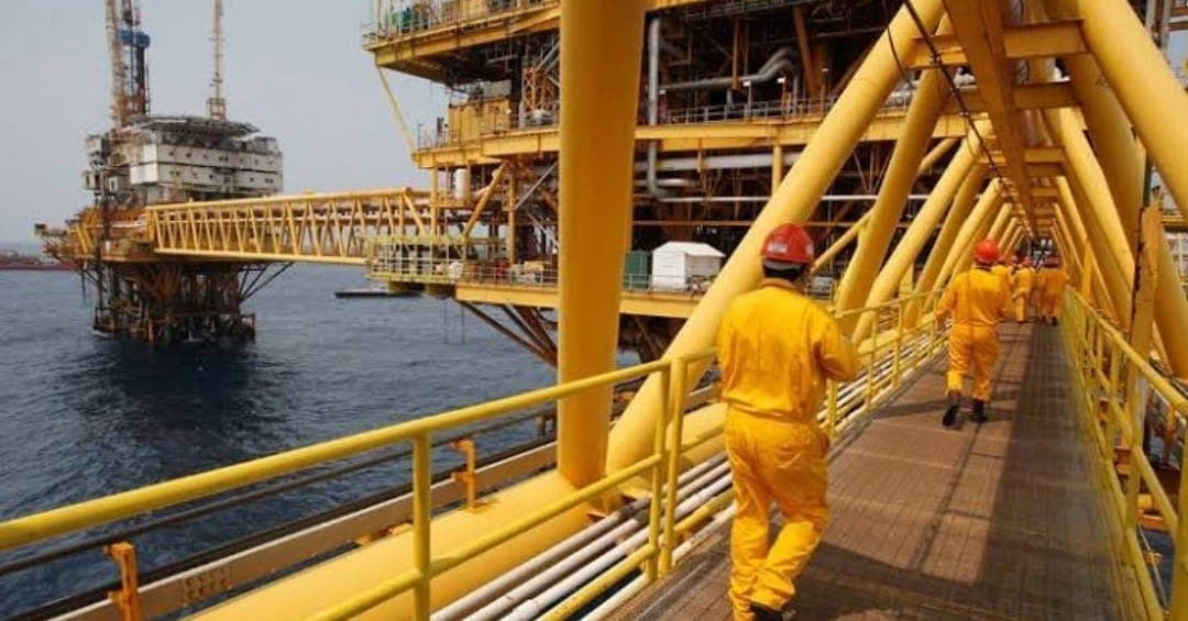 Retiene Pemex a obreros en plataformas en Sonda de Campeche