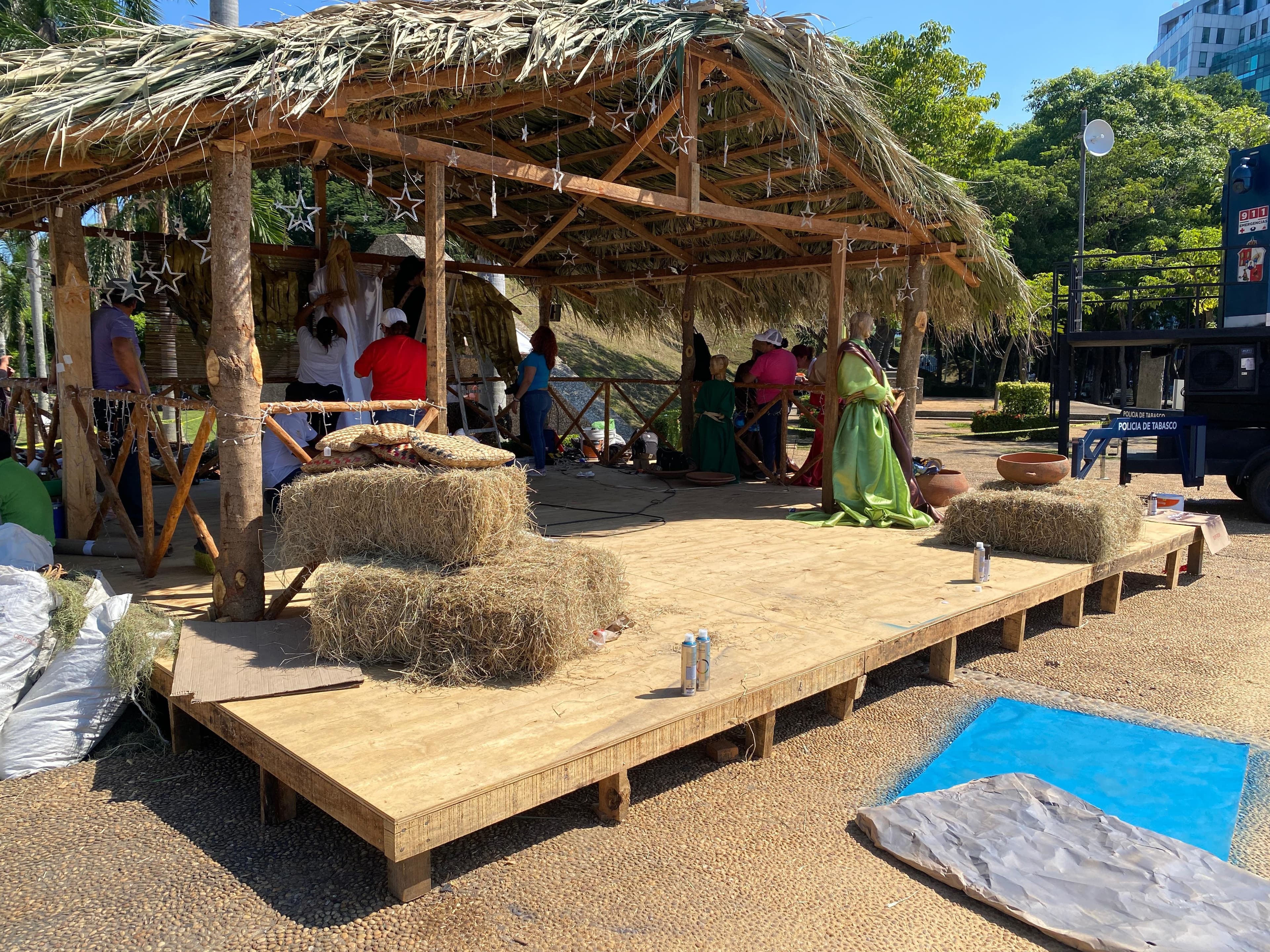 Casi listos nacimientos navideños en Villahermosa