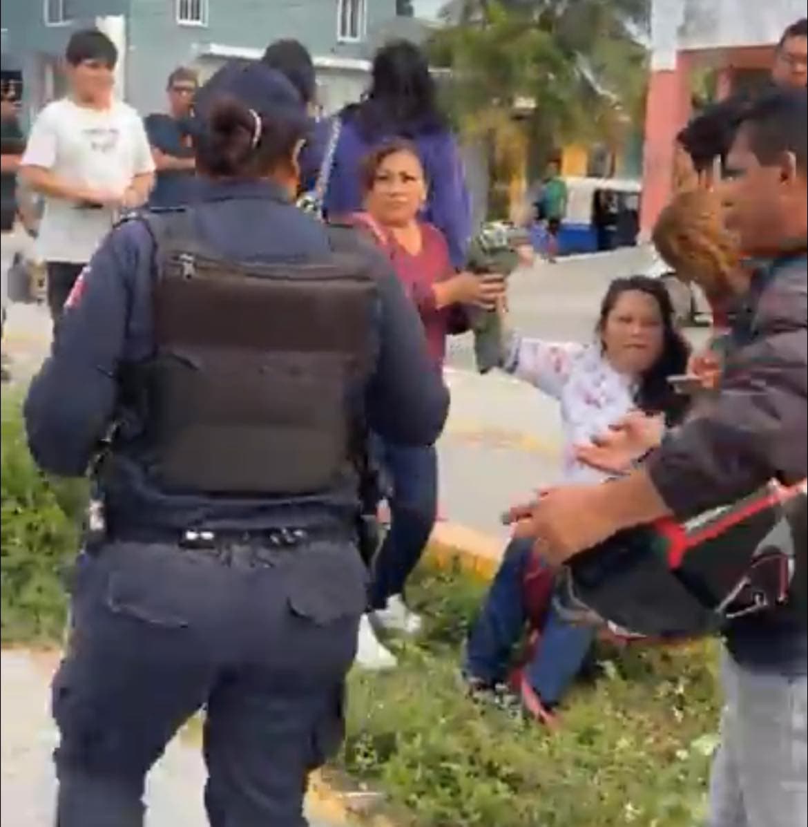 Vecinos golpean a ladrón; hirió a su víctima con arma blanca