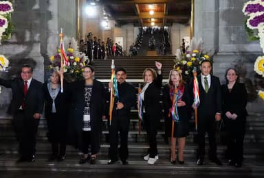 ImagenRevelan además de camionetas blindadas, togas por 300 mil pesos