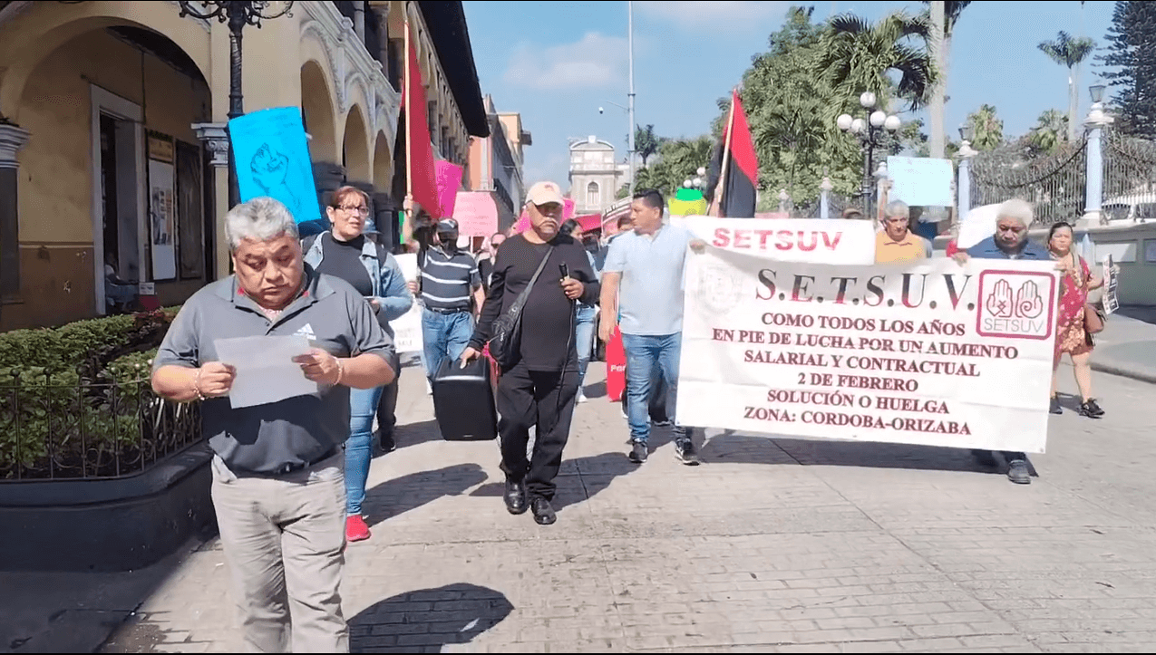 Trabajadores universitarios exigen 20% de aumento 