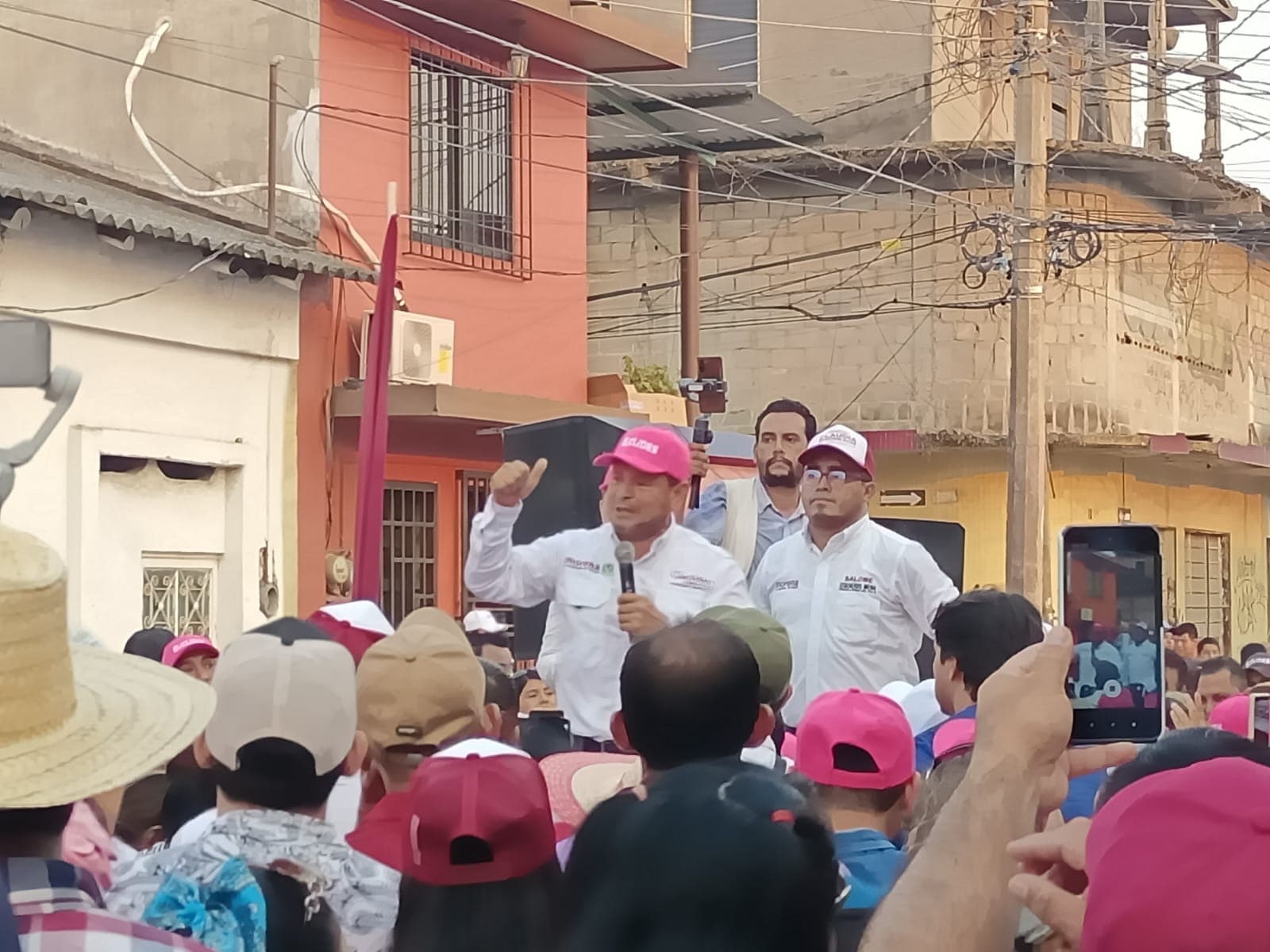 Sufre golpe de calor candidato morenista en la Chontalpa