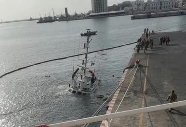 ImagenManiobran por remolcador hundido en malecón de Veracruz