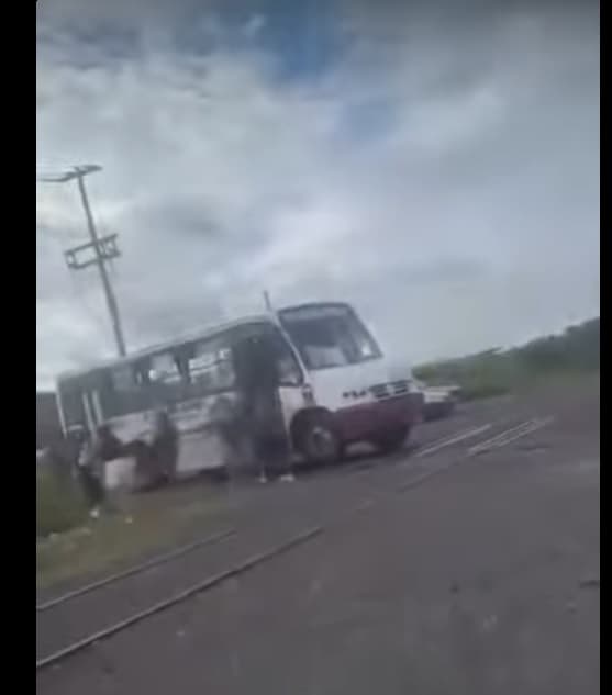 ¡Se los iba llevar el tren!