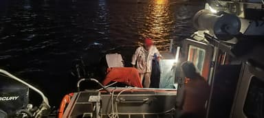 ImagenMarina rescata a tres náufragos en costas de Paraíso
