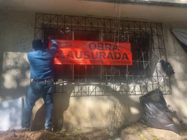 ImagenBurlan prohibición  y continúan construcción en Los Ríos