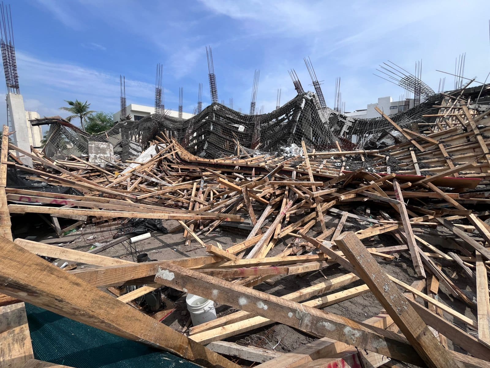 Colapsa centro comercial en construcción en Riviera Veracruzana