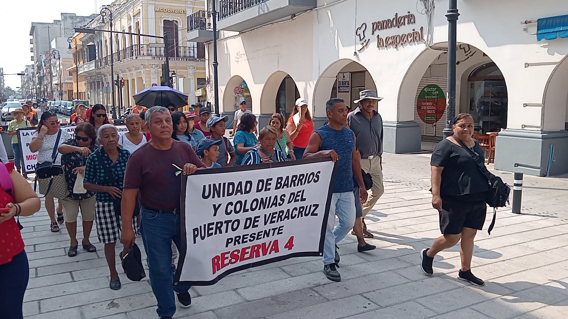Empujan colonos a diputada para alcaldía de Veracruz 
