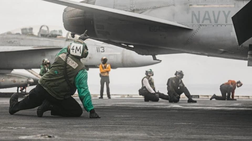 Ataca Irán base estadounidense, 10 heridos   