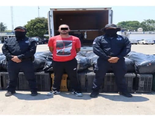 Detiene SSPC a hombre que transportaba 472 kilos de marihuana y cristal en Huimanguillo 