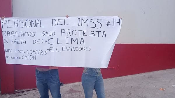 Protestan trabajadores de IMSS Veracruz por fallas en aire acondicionado