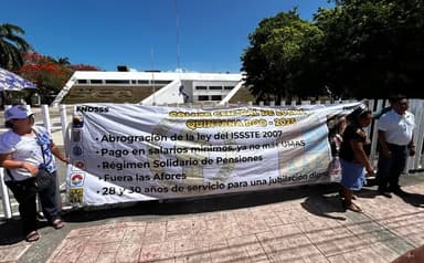 ImagenAmagan maestros  con paro si les descuentan por manifestarse 