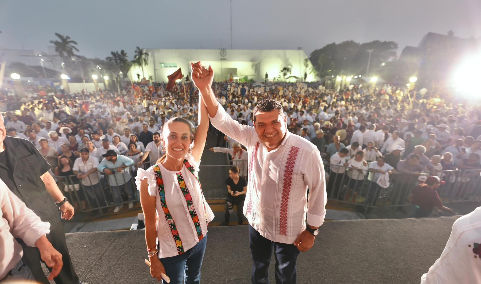 Cierra Javier May junto a Sheinbaum frente a 50 mil personas en Tabasco