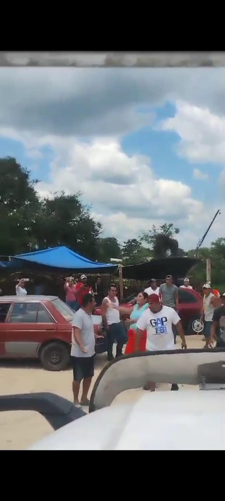 Pleito entre grupos obreros en Cunduacán 