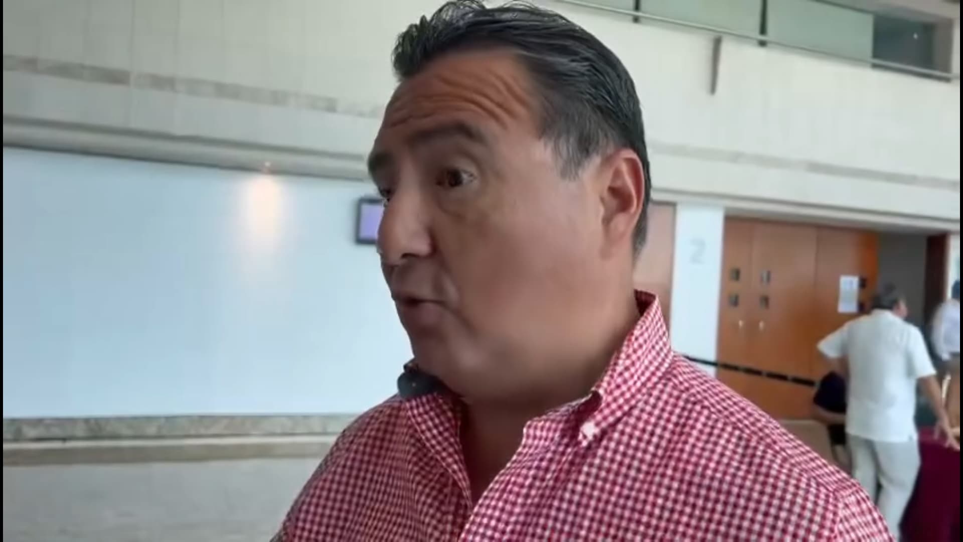 Prioriza a foráneos en adquisiciones