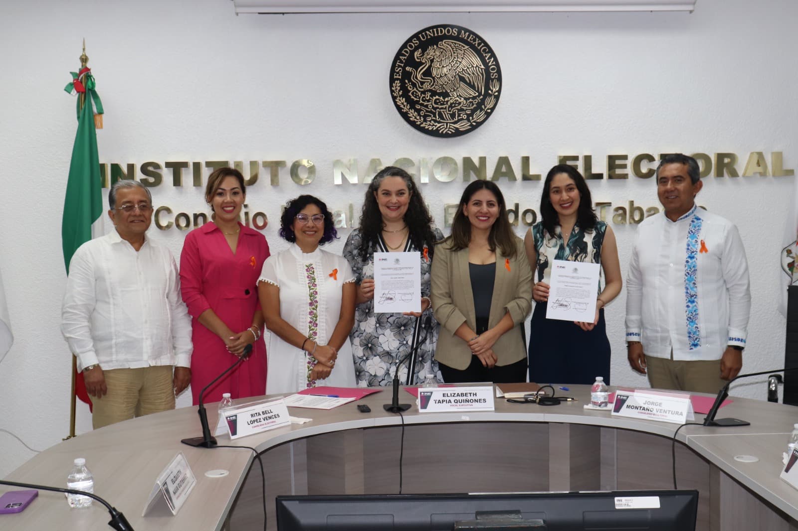 Entrega INE constancia a nuevas consejeras  