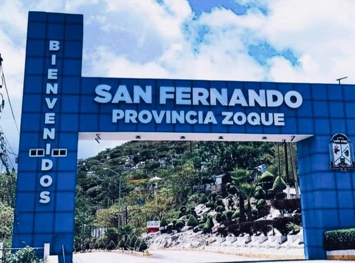 Bloqueo en la carretera que conduce a Chicoasén