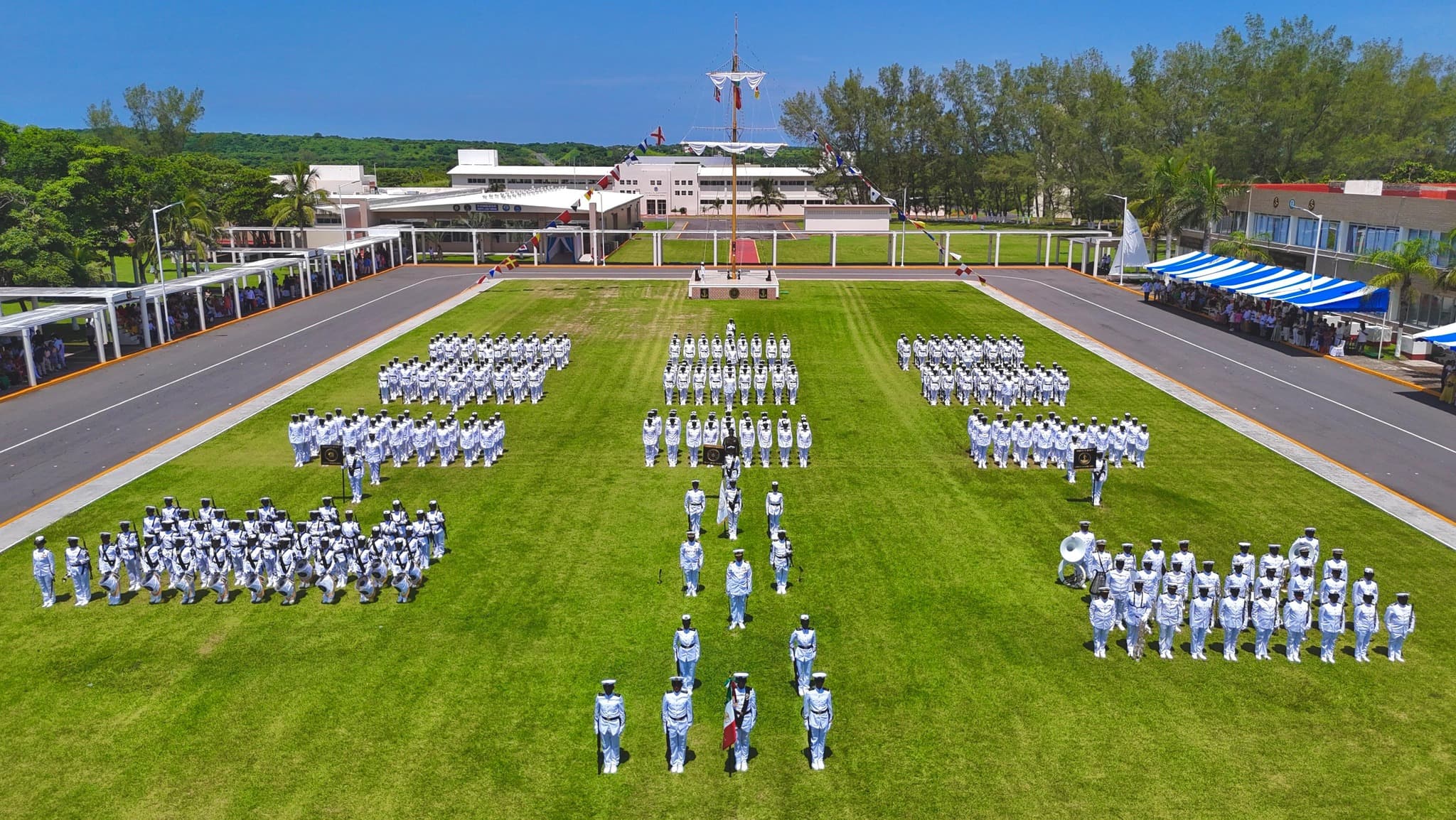Se gradúan 75 cadetes en Intendencia y Electrónica Naval