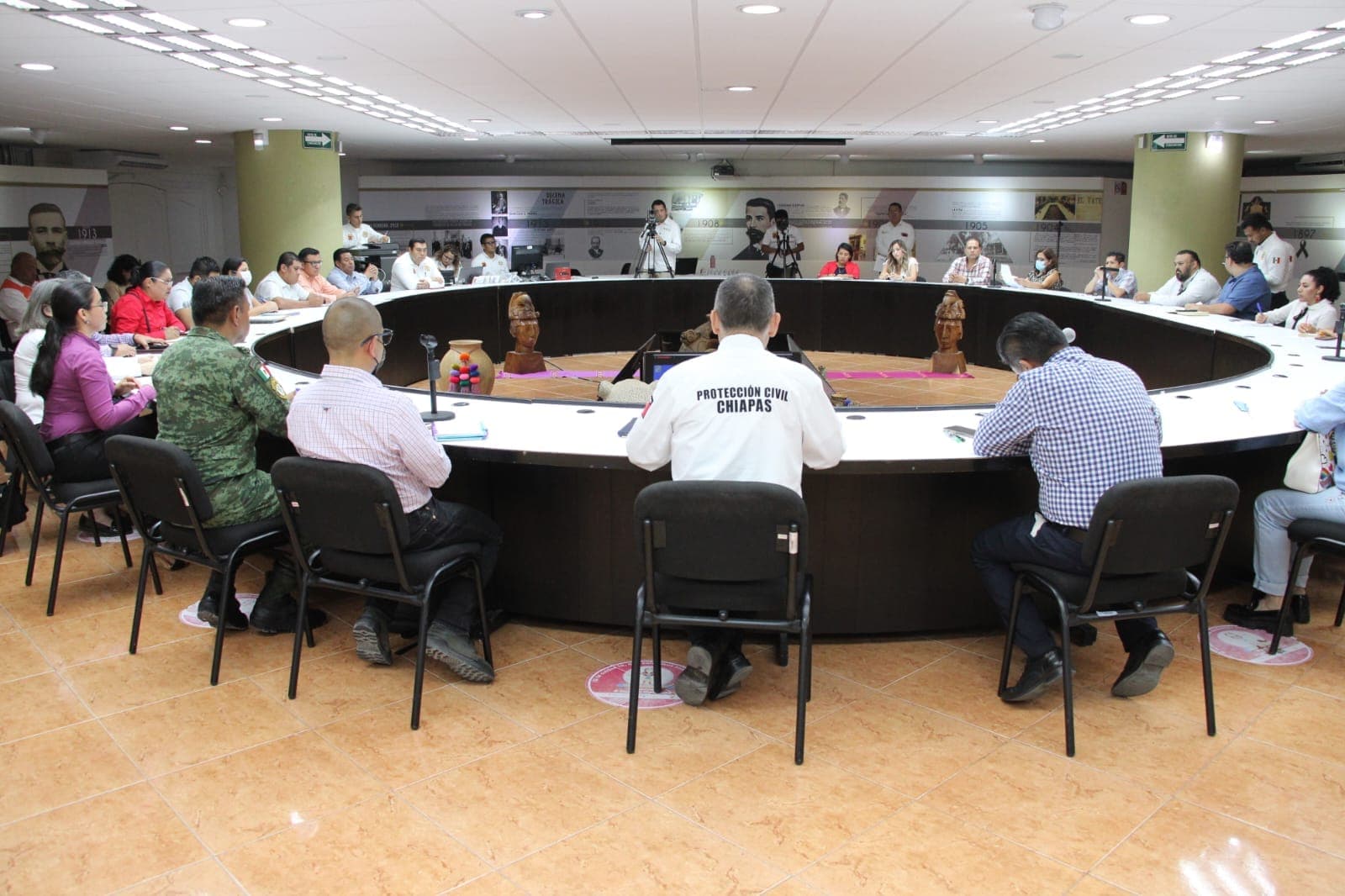 Ayudan a desplazados en Chiapas