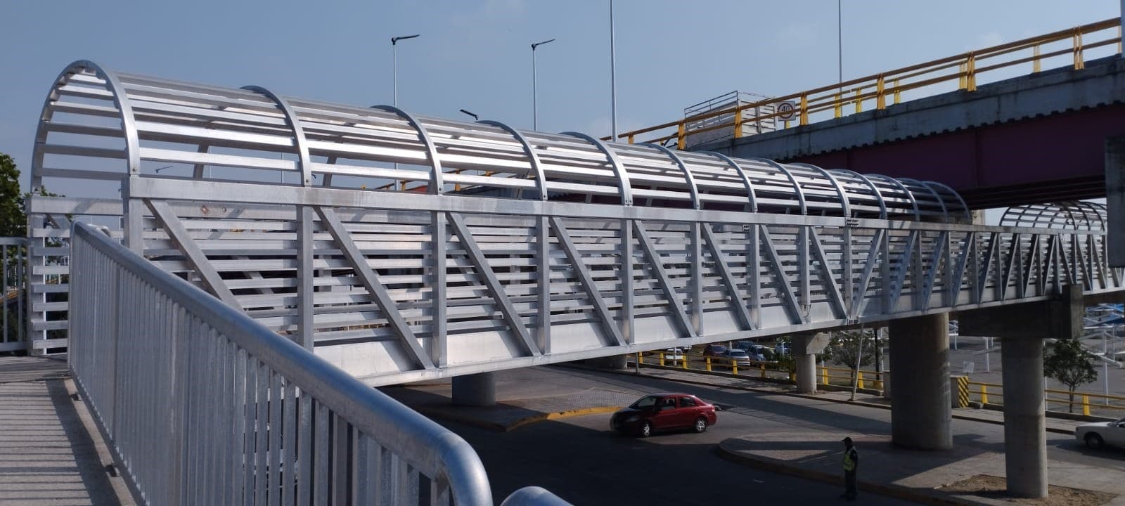 Puentes peatonales, del beneficio al horror