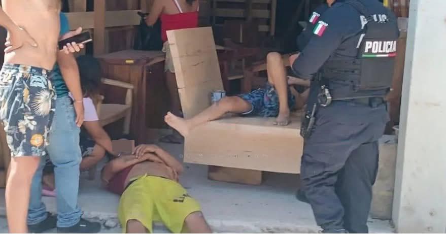 Balean a un adulto y un menor de edad en Tulum 