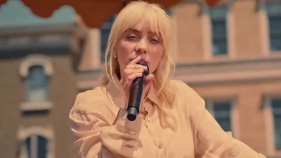 Billie Eilish arrasa en los American Music Awards