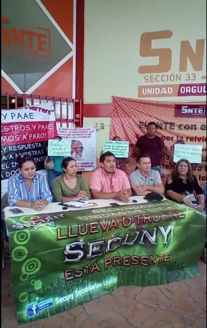 Toman maestros SNTE sección 33 en Mérida