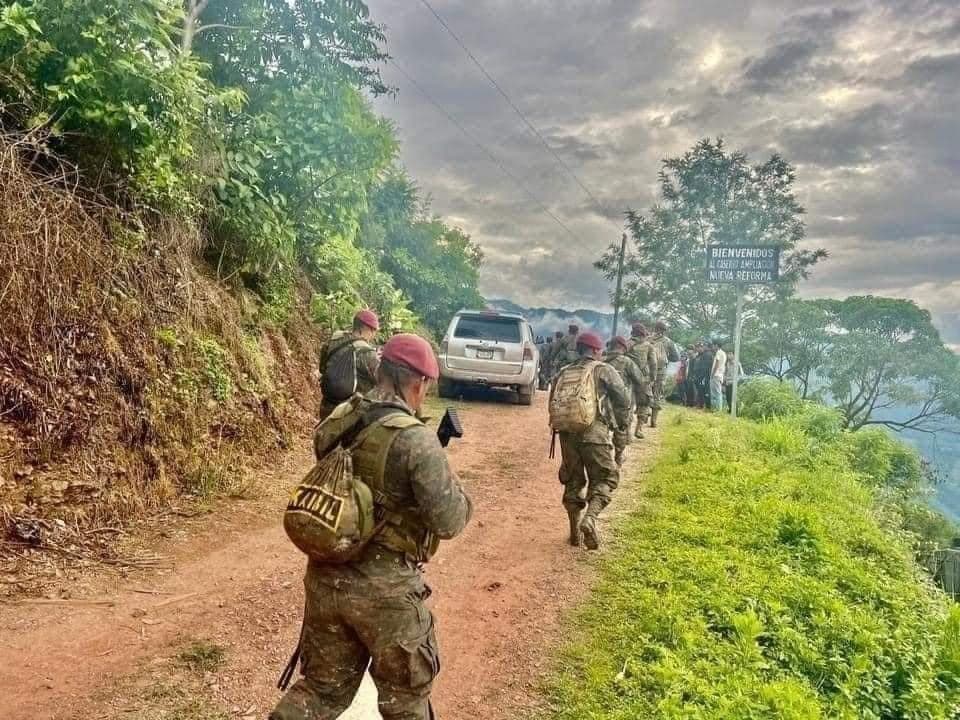 Tropas especiales de Guatemala blinda frontera con México 