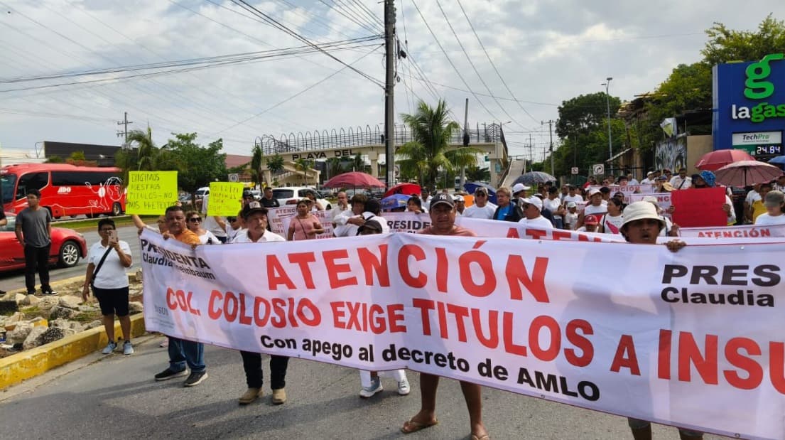 Vecinos bloquean Boulevard Playa del Carmen