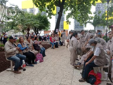 ImagenDe brazos caídos trabajadores de Salud en Veracruz
