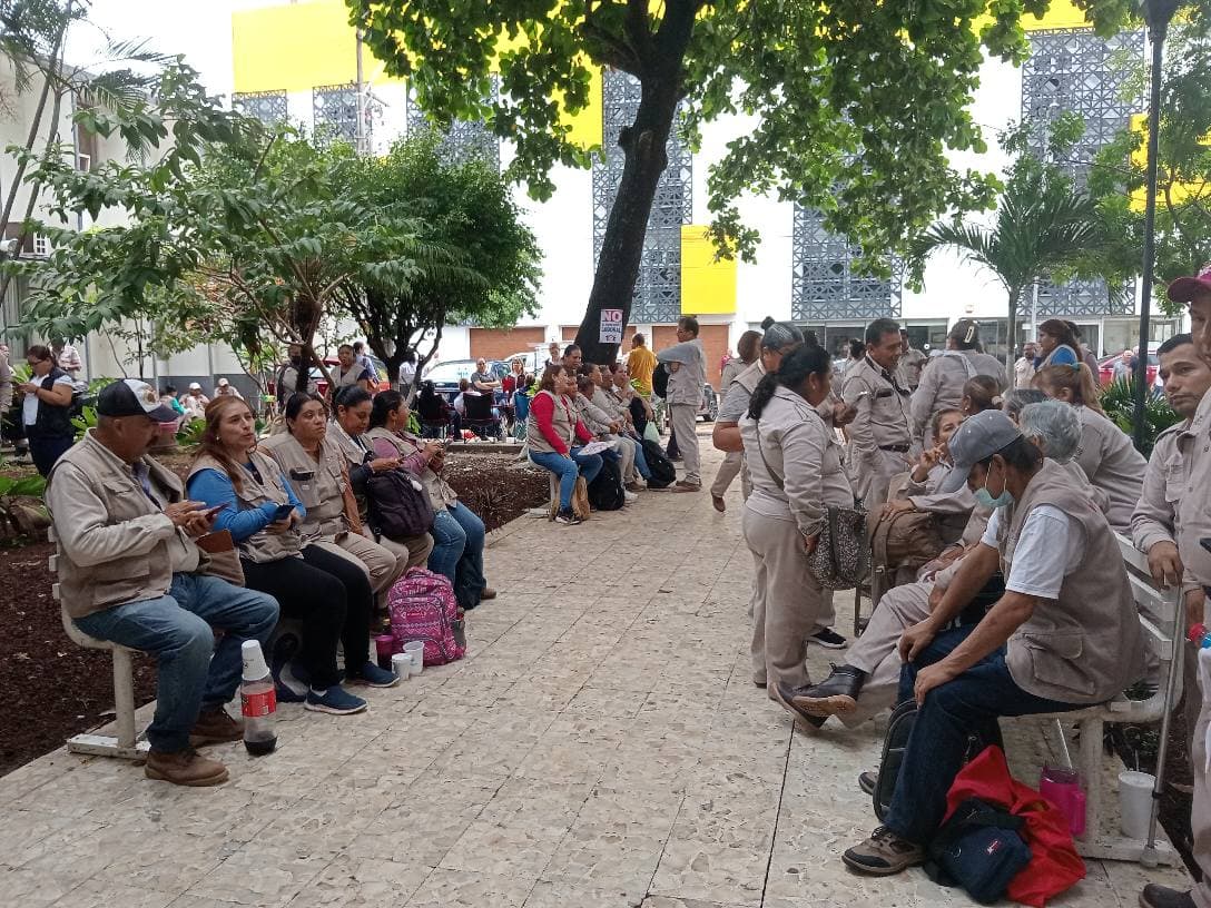 De brazos caídos trabajadores de Salud en Veracruz
