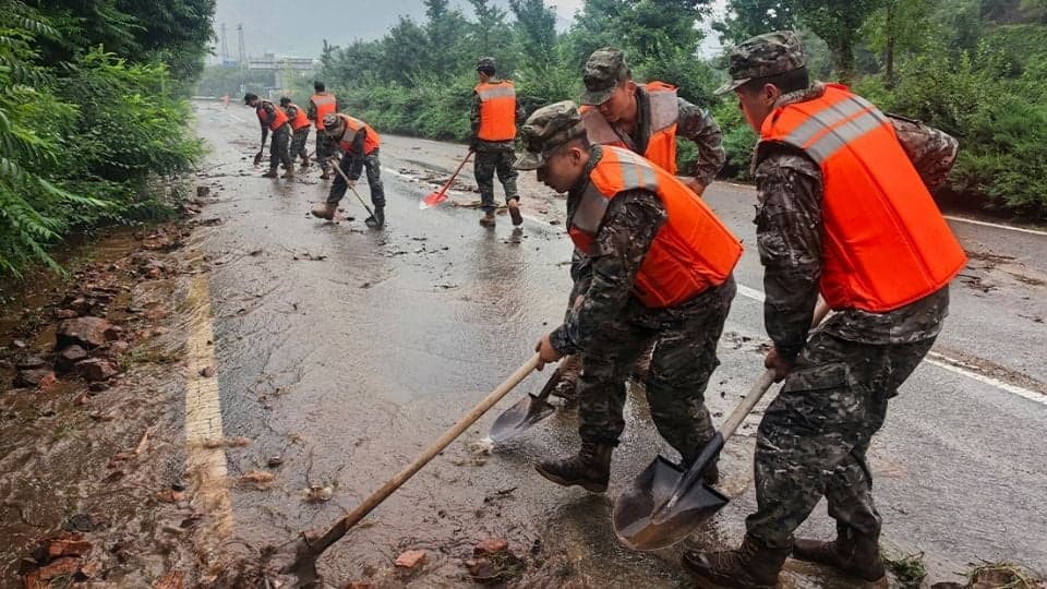 Mueren 34 personas por intensas lluvias e inundaciones en China