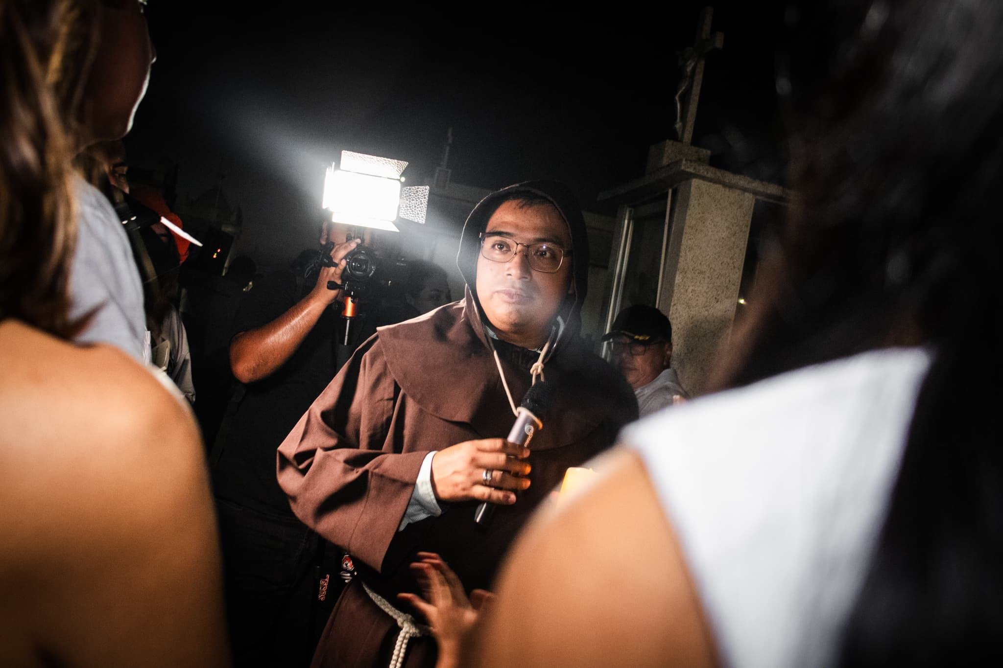 Reviven a leyendas chocas en recorrido nocturno por Panteón Central 