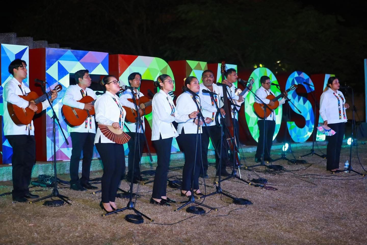 Encuentro de Rondallas hace vibrar al parque La Choca