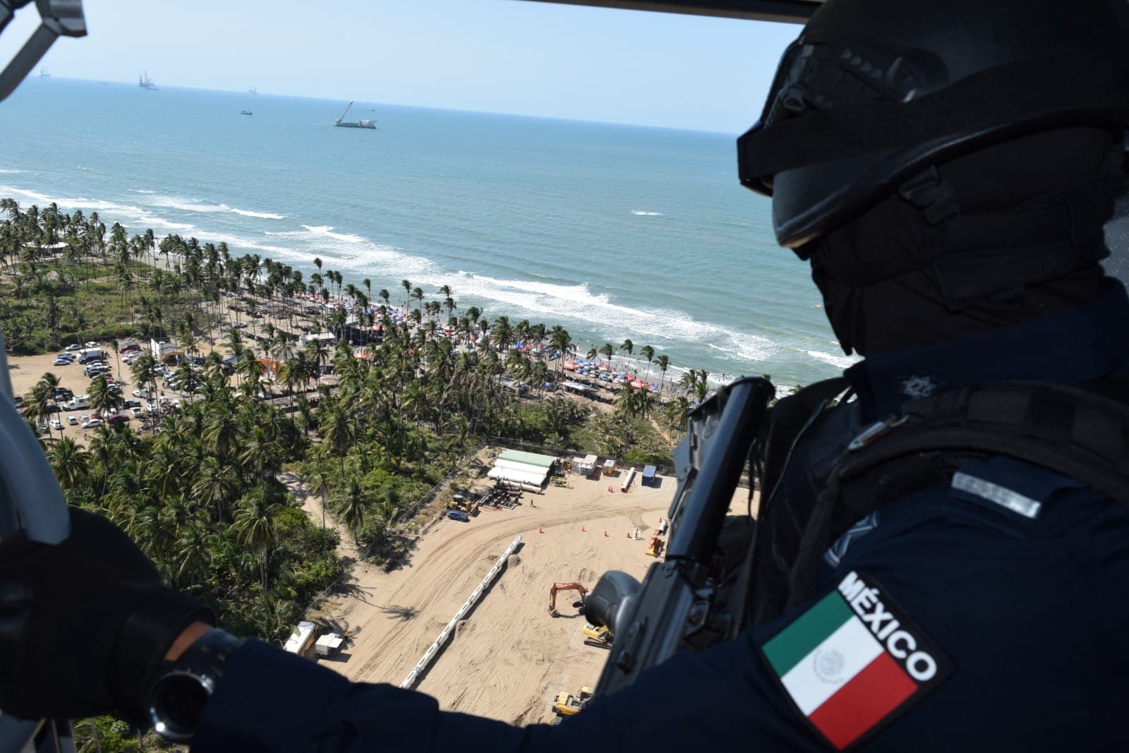 Vigila helicóptero playas de Tabasco