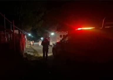 ImagenQueman camioneta en Isla Aguada Campeche