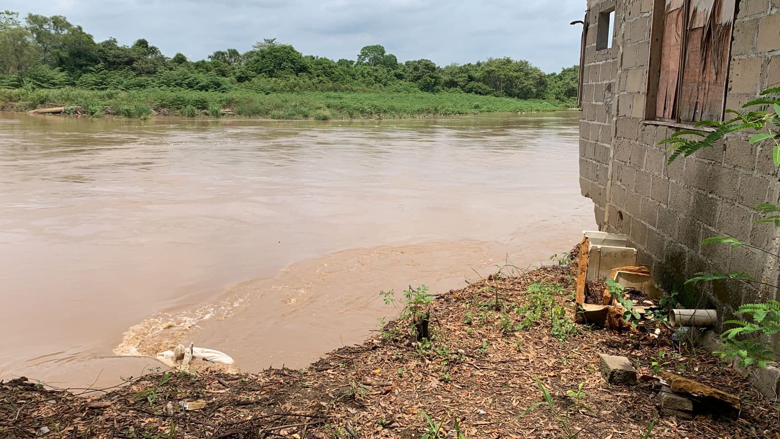 Siguen deslaves en El Cedral; afectados acusan al Gobierno de engañarlos