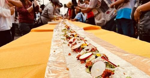 Van por récord Guinness del taco más grande del mundo